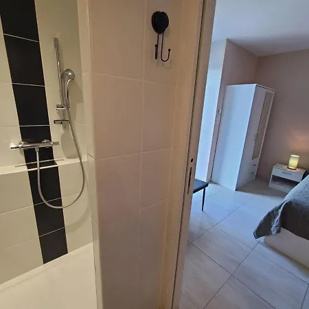 Maison De Charme Avec Et Veranda - Proche Thermes De Vittel Et Cite Des Images - Fr-1-589-252 Velotte-et-Tatignecourt