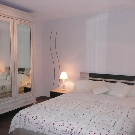 Holiday home Maison De Charme Avec Et Veranda - Proche Thermes De Vittel Et Cite Des Images - Fr-1-589-252 Velotte-et-Tatignecourt