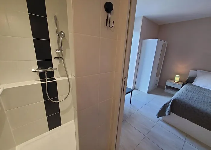 Maison De Charme Avec Et Veranda - Proche Thermes De Vittel Et Cite Des Images - Fr-1-589-252 Velotte-et-Tatignecourt