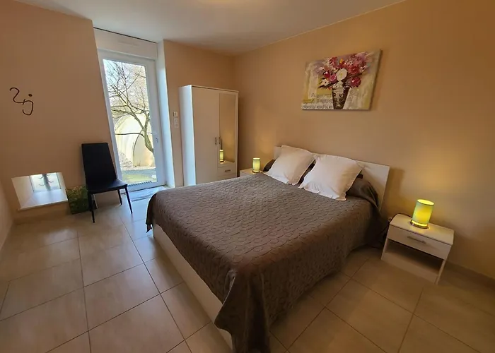 Maison De Charme Avec Et Veranda - Proche Thermes De Vittel Et Cite Des Images - Fr-1-589-252 *